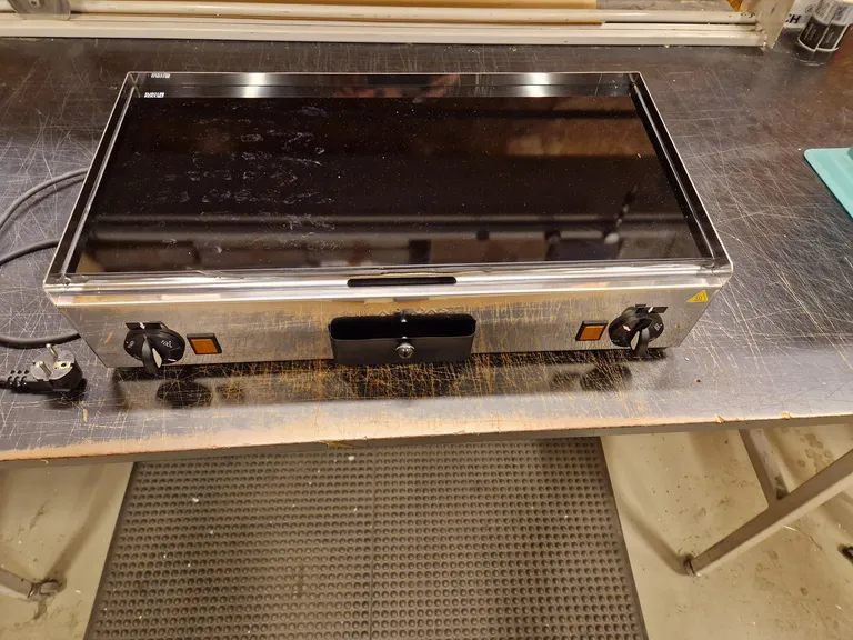 Flatgrill med keramisk topp