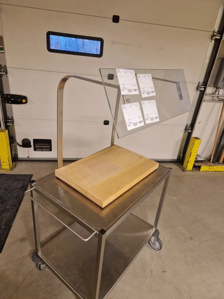 Displaybrett med nyseskjerm, bøk