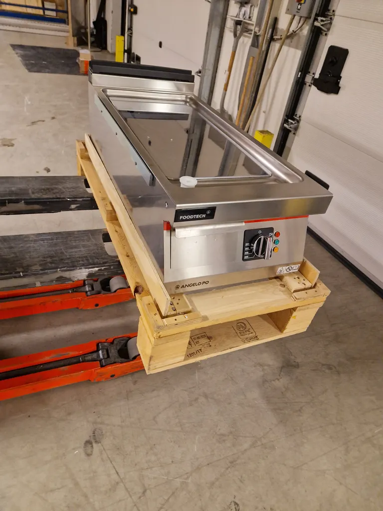 Icon9000 flatgrill med slett kromplate - Red Line