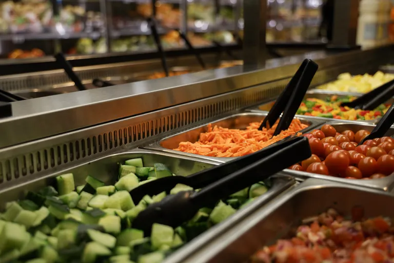 Foodtech salatbar 5 GN med glassoverbygg, veggmodell