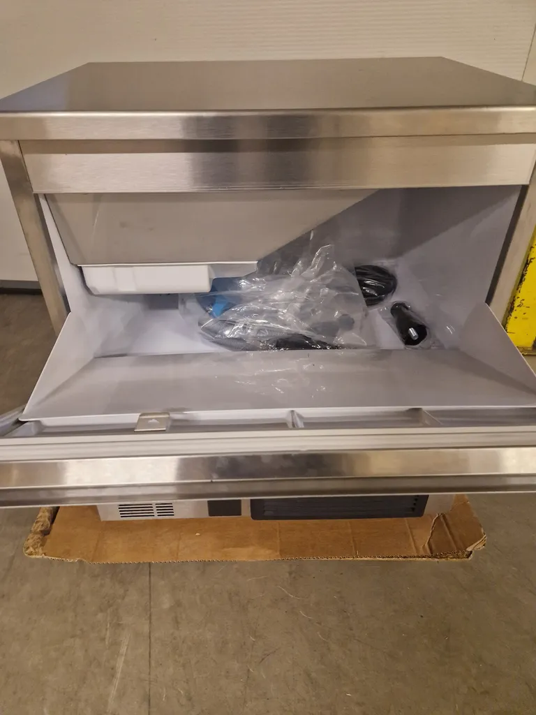 Hoshizaki IM-45CNE-HC isbitmaskin med innebygget binge